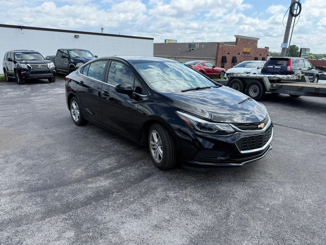 2018 Chevrolet Cruze LT Sedan 4D in Black — front three-quarter view