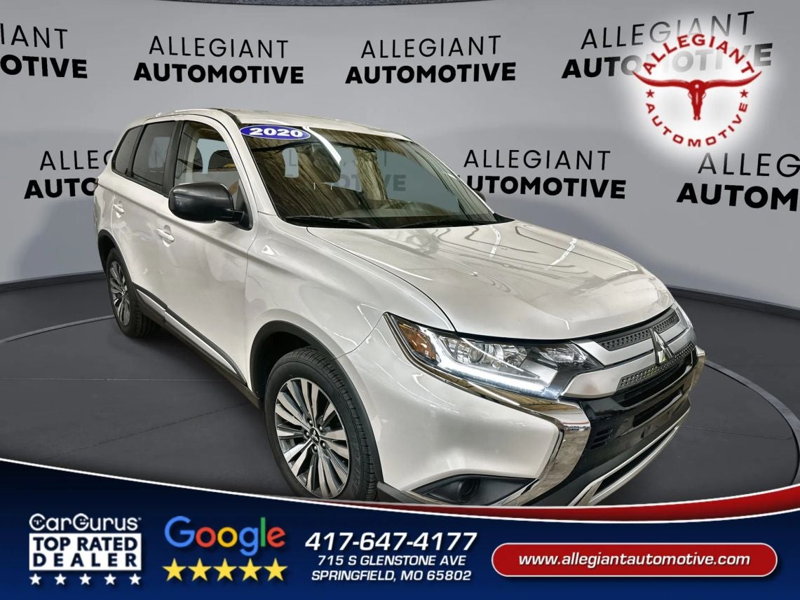 2020 Mitsubishi Outlander ES Sport Utility 4D in White — front three-quarter view
