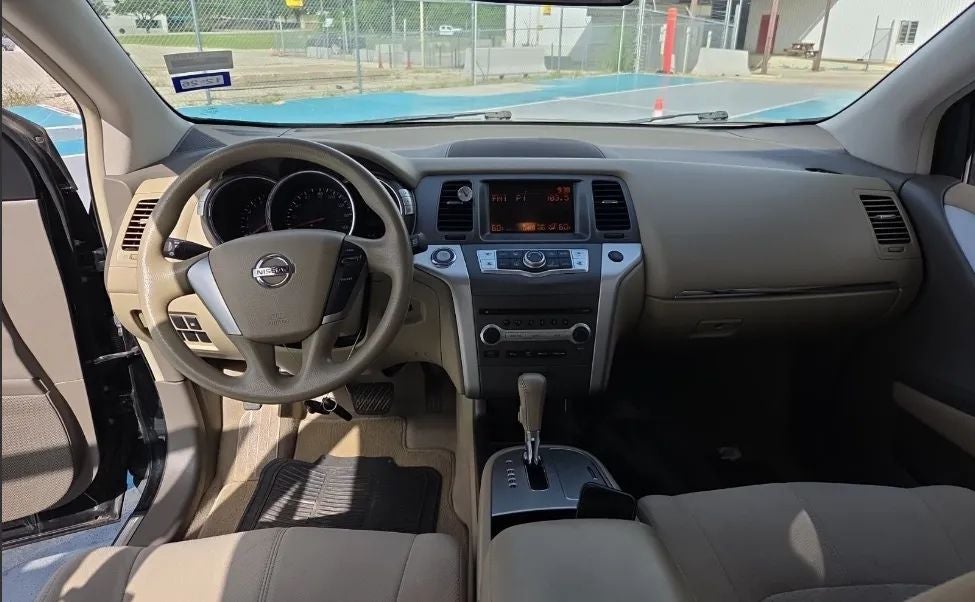 2014 Nissan Murano — interior view