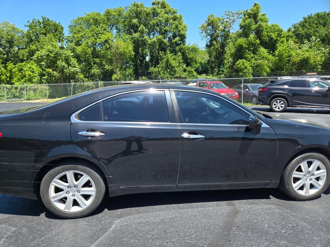 2009 Lexus ES — side profile view